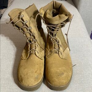 U.S. Army Hot Weather Combat Boots Vibram Brand. AR670-1 Compliant SIZE : 9W